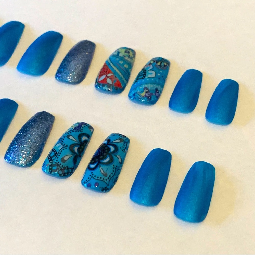 🍒🍒 Blue Bandanna Glue On Nails